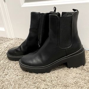 Women’s Time & Tru size 7 black boots
